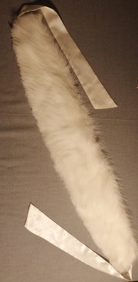 EUC beautiful faux fur white stole - Picture 2 of 5